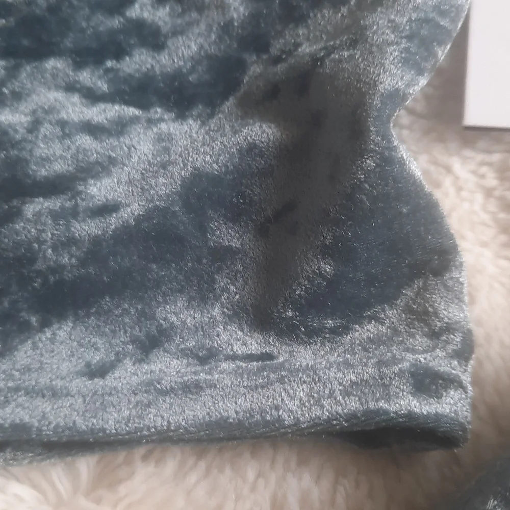 NWT Aritzia TNA Hollywood Dark Slate 1-Shoulder crushedVelvet long sleeve Crop L - Picture 5 of 8
